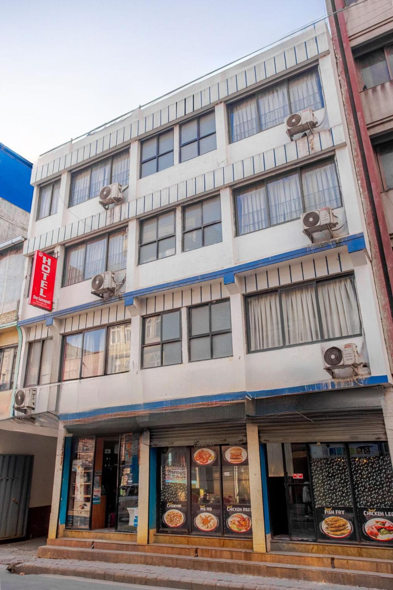 Oyo 808 Hotel Om Ganapati Pvt Ltd Kathmandu Exteriör bild